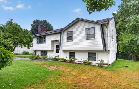 1578 Varnum, Lowell, Massachusetts 01854, États-Unis