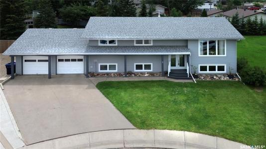 5 SHAW PLACE, Assiniboia, Saskatchewan S0H 0B0, Canada