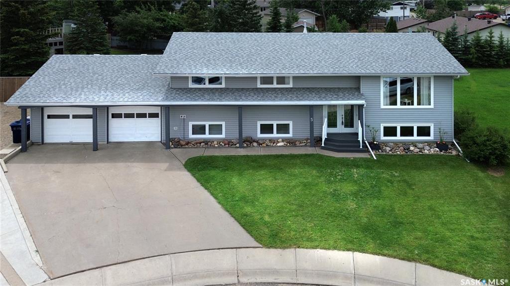 5 SHAW PLACE, Assiniboia, Saskatchewan S0H 0B0, Canada