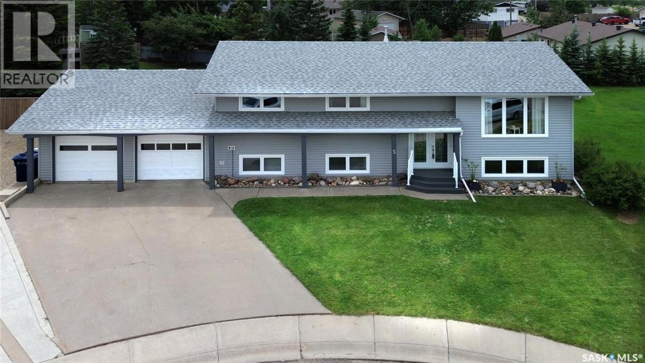 5 SHAW PLACE, Assiniboia, Saskatchewan S0H 0B0, Canada