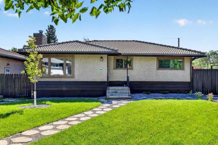 2018 COTTONWOOD CRESCENT SE, Calgary, Alberta T2B 1T1, Canada