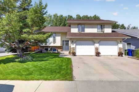 151 BALSAM CRESCENT, Olds, Alberta T4H 1M4, Kanada