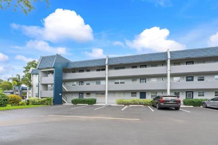 7837 Golf Circle Drive #212, Margate, Florida 33063, USA
