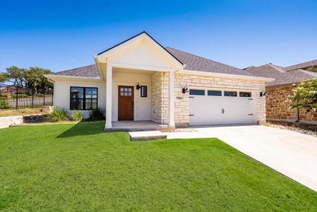 1802 Chateau Lane, Kerrville, Texas 78028, USA
