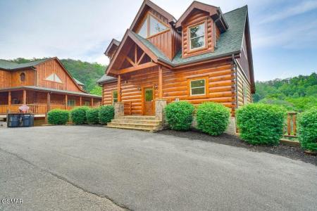 2178 Bear Haven Way, Sevierville, Tennessee 37876, USA