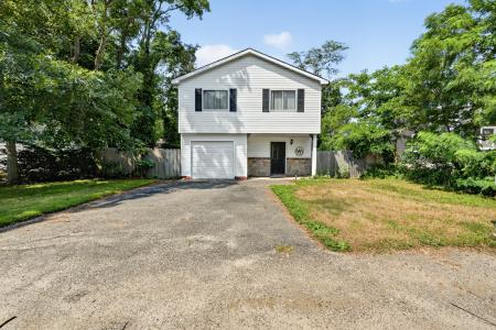174 Beaver Drive, Mastic Beach, New York 11951, USA