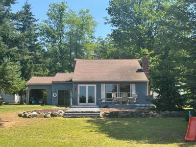 139 Waldenwood, Prudenville, Michigan 48651, USA