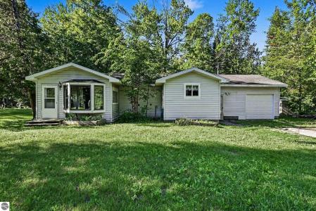 7579 Hillsdale Drive, Hale, Michigan 48739, USA