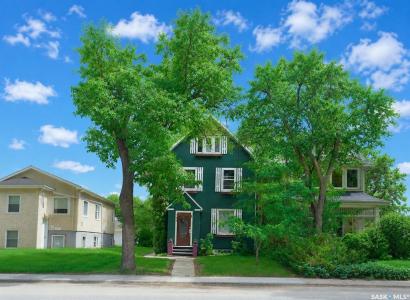 736 7TH AVENUE N, Saskatoon, Saskatchewan S7K 2V4, Canada