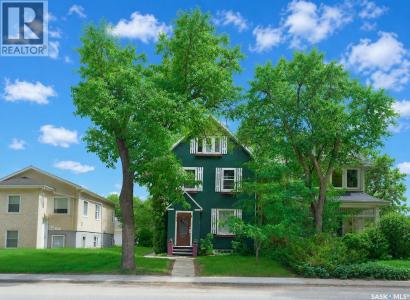736 7TH AVENUE N, Saskatoon, Saskatchewan S7K 2V4, Canada