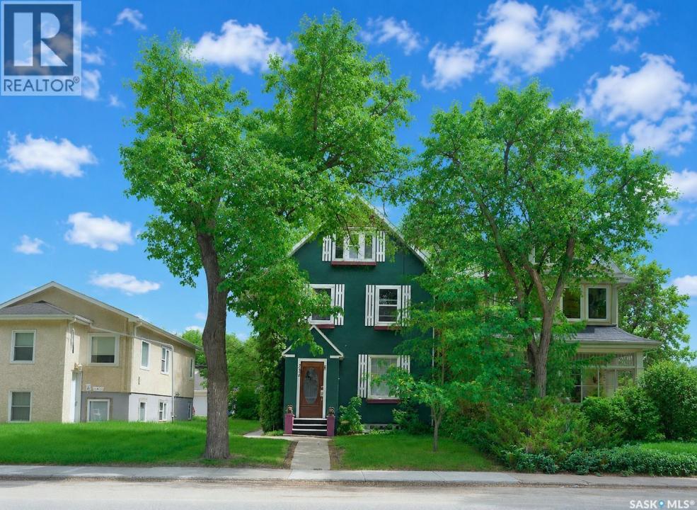 736 7TH AVENUE N, Saskatoon, Saskatchewan S7K 2V4, Canada