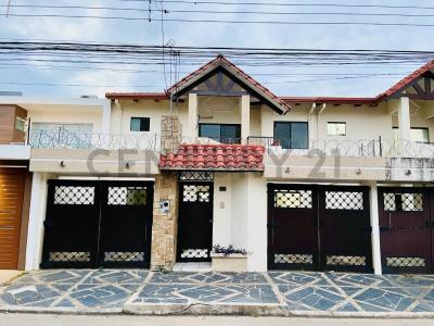 Calle Doctor Jose Santiesteban y Adolfo Roman Hijo 11, Este, Santa Cruz 0000, ボリビア