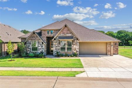 218 Oakcrest Drive, Justin, Texas 76247