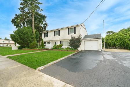 195 N Albany Avenue, Massapequa, New York 11758, USA