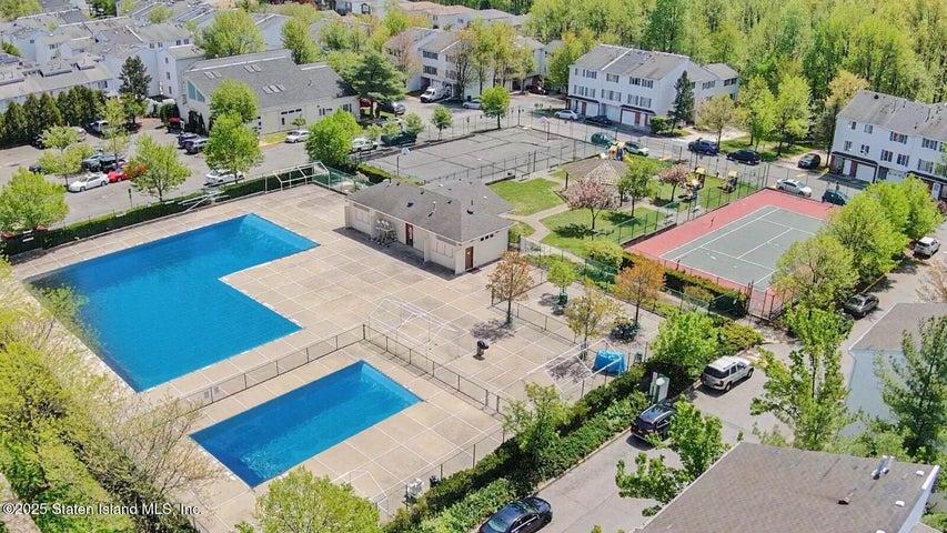 694 Ilyssa Way, Staten Island, New York 10312, USA