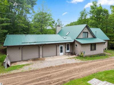 5290 E Twin Lake Road, Rose City, Michigan 48654, USA