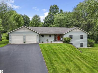 210 Cinnamon Lane, Traverse City, Michigan 49696, USA