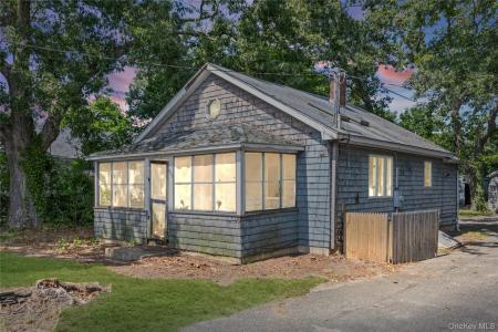 426 Riverleigh Avenue, Riverside, New York 11901, USA
