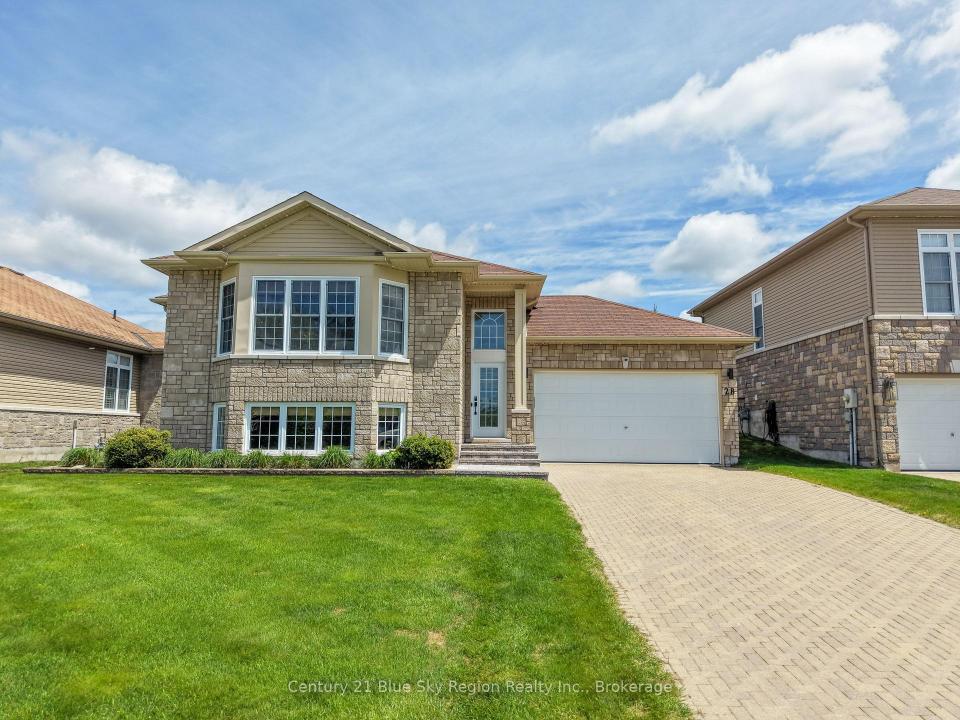 28 STONE MANOR DRIVE, North Bay, Ontario P1C 0A3, Canada
