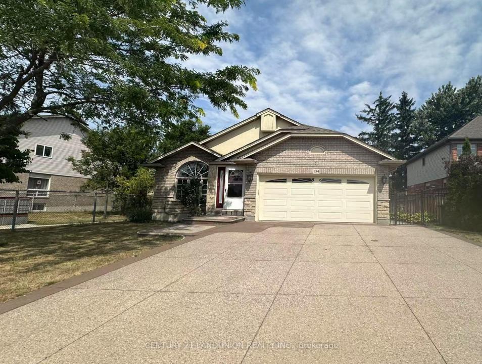 104 HEPBURN CRESCENT, Hamilton, Ontario L9C 7S5, Canada