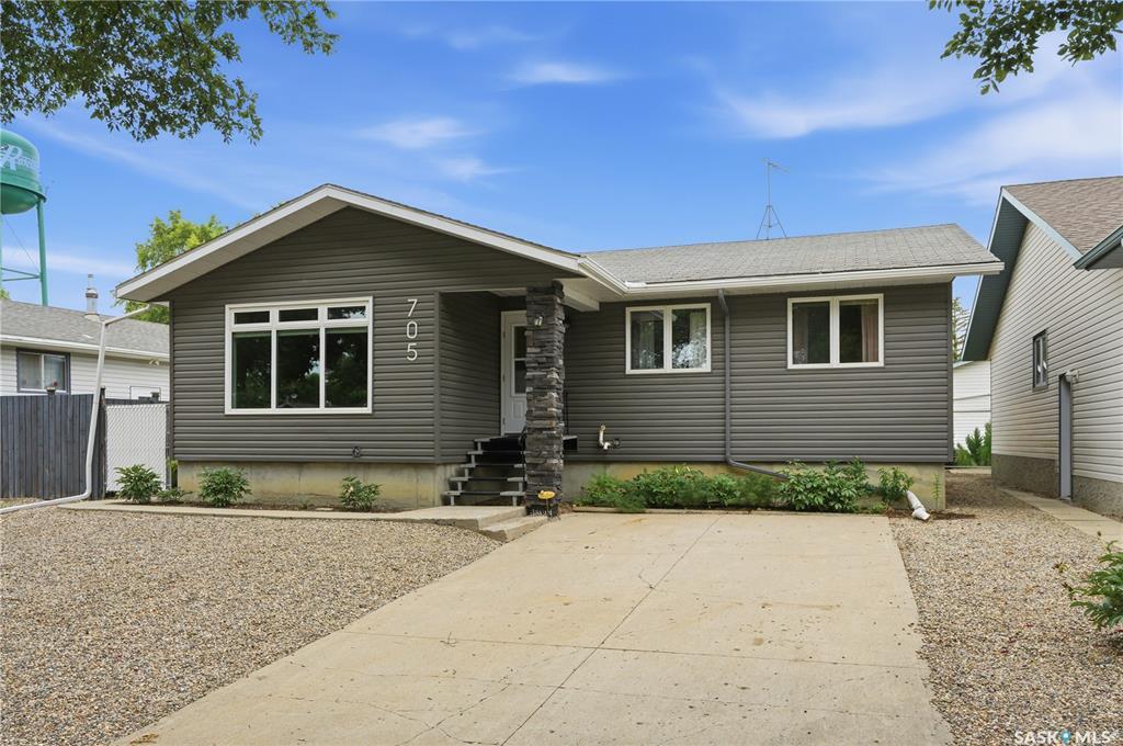 705 MAIN STREET, Rosetown, Saskatchewan S0L 2V0, Canada