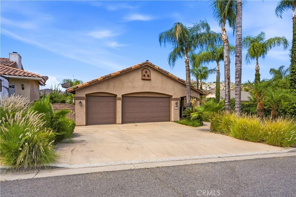 22049 Loch Lomond, Canyon Lake, California 92587
