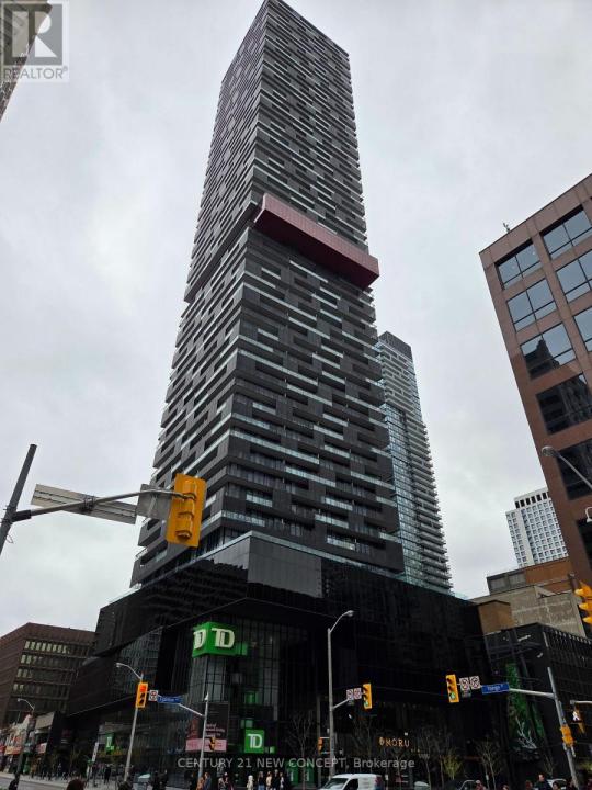 8 EGLINTON AVENUE EAST, Toronto (mount Pleasant West), Ontario M4P 0C1, Kanada