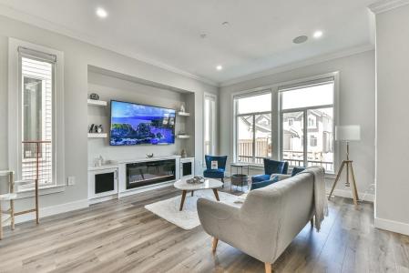 19644 74A AVENUE, Langley, British Columbia V2Y 3G6, Canada