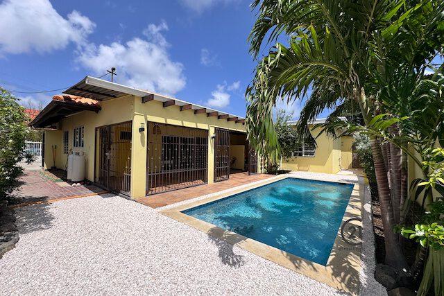 Otrobanda Charming Residential Home With Private Pool, Otrobanda, Curaçao