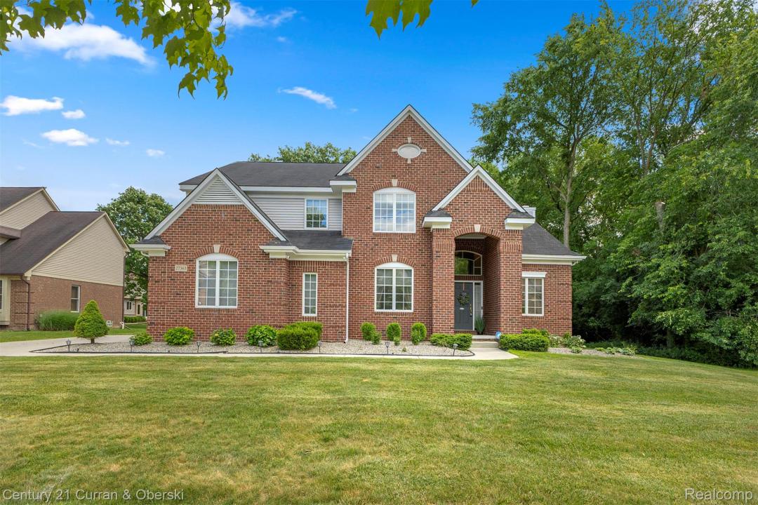 27363 Oxford Drive, Southfield, Michigan 48033, USA