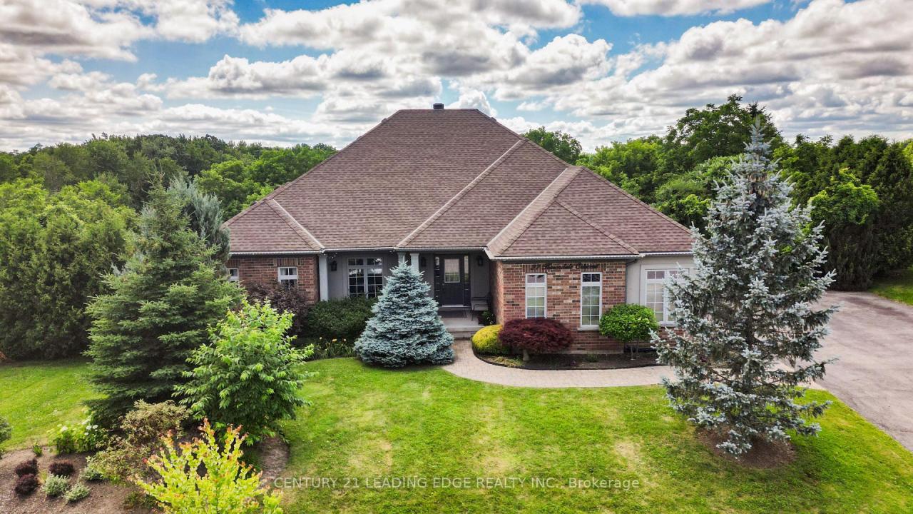 27 KARENDALE CRESCENT, Hamilton, Ontario L8B 0Z6, Canada