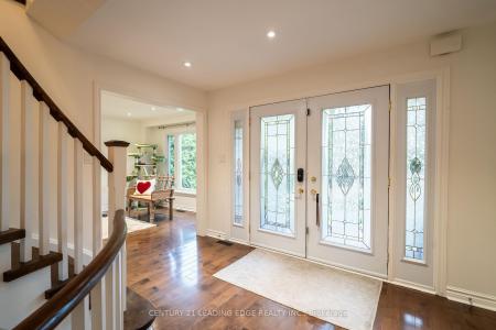 53 MCCLENNY DRIVE, Aurora, أونتاريو L4G 5P5, كندا 