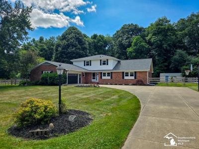 3414 Caroline, Jackson, Michigan 49203, USA