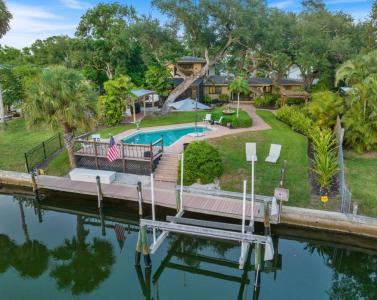 1827 Baywood Dr., Sarasota, Florida 34231, USA