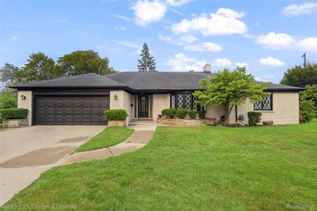 4 Crescent Court, Dearborn, Michigan 48124, Estados Unidos