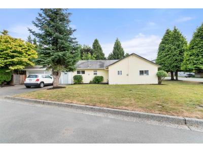 9570 VICTOR STREET, Chilliwack, British Columbia V2P 5B4, Canada