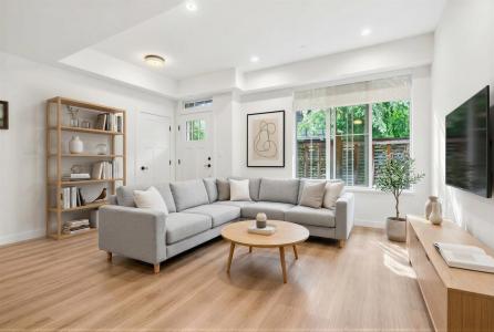 237 RIDGEWAY AVENUE, North Vancouver, Colúmbia Britânica V7L 0H6, Canadá
