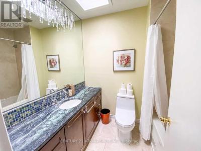 11 DANVILLE DRIVE, Toronto (st. Andrew-windfields), Ontario M2P 1H7, Canada