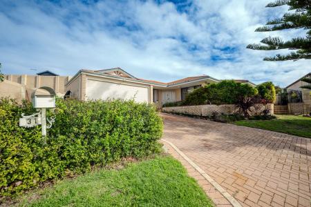 31 Avondale Court, Mindarie, WA 6030, Australia