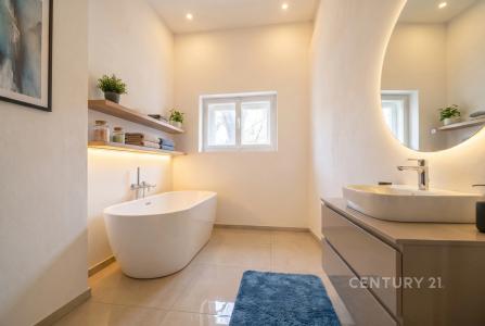 2, Poděbradova, Úvaly, Praha-východ 25082, Czech Republic