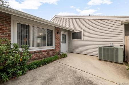 221 Springmeadow Drive, Holbrook, New York 11741, États-Unis