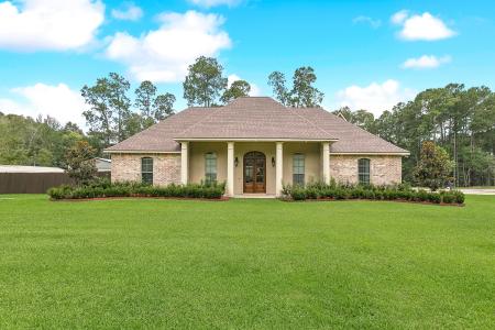 300 Independence Dr., Mandeville, Louisiana 70471, USA