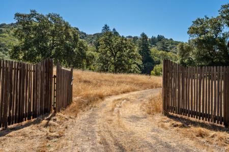 24051 Fig Tree Lane, Yorkville, California 95494, USA