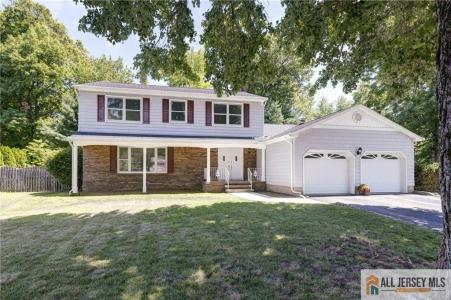 -32 Ellmyer Road, Edison, New Jersey 08820, USA