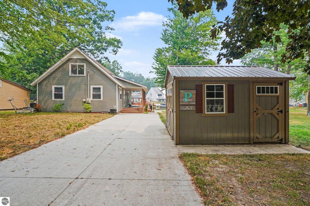 11815 N Shore Drive, Lac, Michigan 48632, États-Unis
