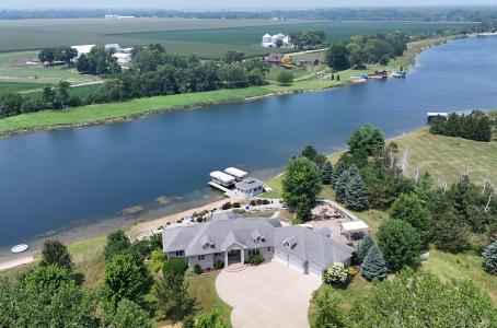 8726 E Goodfarm Road, Gardner, Illinois 60424, USA