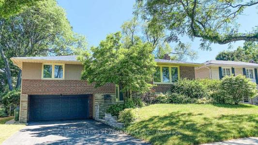 11 DANVILLE DRIVE, Toronto, Ontario M2P 1H7, Canadá