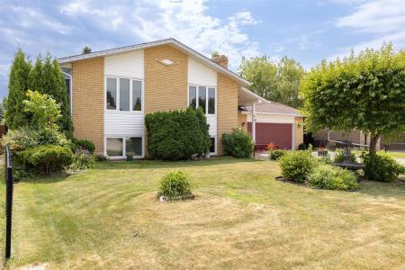 32 SPRINGWOOD BAY, Steinbach, Manitoba R5G 2E8, Canada