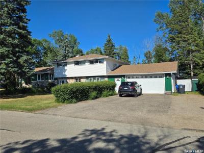 327 RUSSELL STREET, Stoughton, Saskatchewan S0G 4T0, Canada