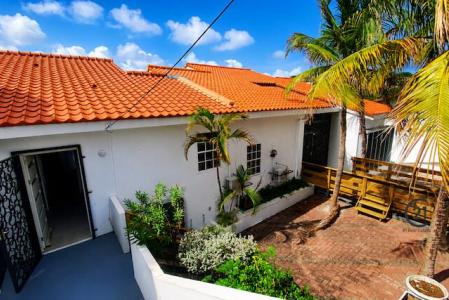 Saliña Duplex 2-Bedroom House, Saliña, Willemstad East, Curaçao